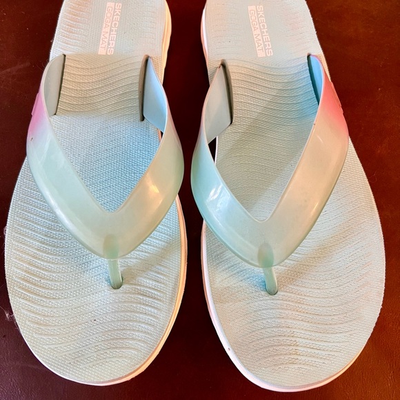 Really Cute Skechers Flip Flops - Picture 2 of 6